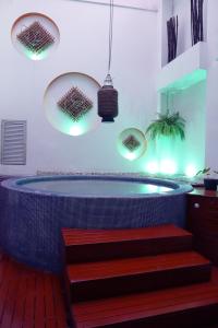 a large tub in a room with lights at Zi One Luxury Hotel in Pereira