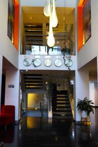 a lobby with two sinks and a staircase in a building at Zi One Luxury Hotel in Pereira