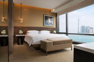 Легло или легла в стая в Grand Hyatt Hong Kong