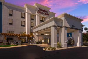 wykonanie przedniej części hotelu w obiekcie Hampton Inn & Suites Schererville w mieście Schererville