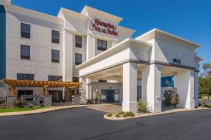 wykonanie przedniej części hotelu w obiekcie Hampton Inn & Suites Schererville w mieście Schererville