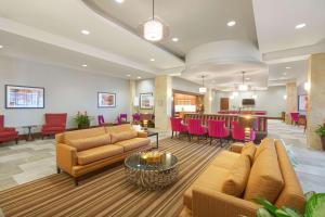 אזור ישיבה ב-Homewood Suites by Hilton Houston Downtown