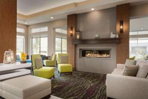 Ruang duduk di Hilton Garden Inn Houston-Baytown