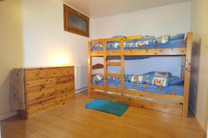 מיטה או מיטות בחדר ב-Appartement 16 Personnes SAMOENS