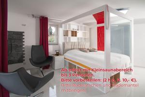 A bed or beds in a room at Designpension Idyll Nr2 Hotel Garni