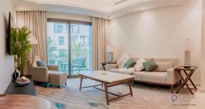 O zonă de relaxare la Capital Stay- Private Two Bed Apartment - The Address Beach Resort Residences Fujairah