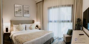 Un pat sau paturi într-o cameră la Capital Stay- Private Two Bed Apartment - The Address Beach Resort Residences Fujairah