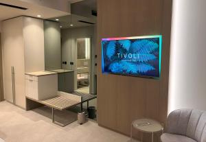 Televisyen dan/atau pusat hiburan di Tivoli Boutique Inn