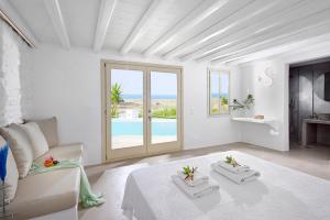 Mykonos Dream Villas में या उसके करीब स्विमिंग पूल