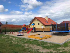 Children's play area sa Pokoje u Emilii