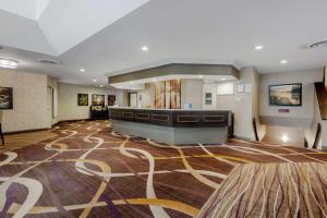 a large room with a lobby with a large carpet at Best Western Plus Otonabee Inn in Peterborough