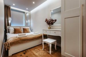 Ένα ή περισσότερα κρεβάτια σε δωμάτιο στο Happy Gold - ApartamentyHappy pl