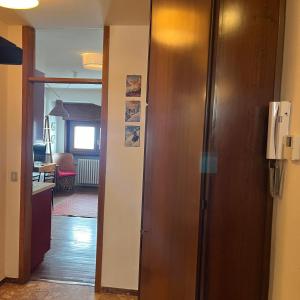 a hallway with a door open to a room at appartamento Cervinia fronte Funivie in Breuil-Cervinia