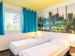 מיטה או מיטות בחדר ב-B&B Hotel Ludwigshafen