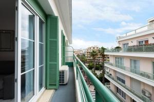 Balkon atau teras di LOUIS GALLET Centre JUAN LES PINS 50m des plages