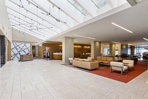 Seating area sa Chicago Marriott Naperville