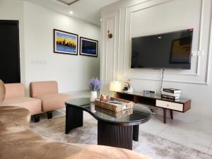 A television and/or entertainment centre at Two-Bedroom Luxury Apartment, Zameen Opal