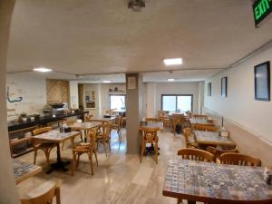 Layaali Amman Hotel 레스토랑 또는 맛집