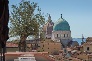 widok na miasto z dachów w obiekcie Forte16 View & SPA we Florencji