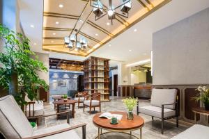 Time Traveller Boutique Hotel -Near Chengdu Wide narrow lane, People's Park, Chengdu Panda Base, 10 minutes walk to subway , Eat chaffy dish, Free night snack, Free laundry, English communication well, Free travel advice tesisinde bir oturma alanı