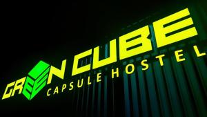 ein Neonschild, das laega carole Krankenhaus liest in der Unterkunft Green Cube Capsule Hostel in Sofia