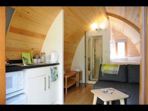 South Kerry Glamping में रसोई है