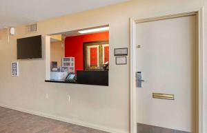 A television and/or entertainment centre at Extended Stay America Suites - Fort Wayne - North