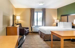 Posteľ alebo postele v izbe v ubytovaní Extended Stay America Select Suites - Detroit - Warren