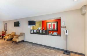 Extended Stay America Select Suites - Richmond - Innsbrook में टेलीविजन और/या मनोरंजन केंद्र