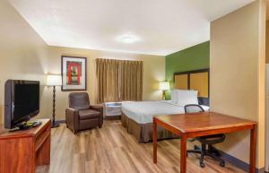 Extended Stay America Select Suites - Richmond - Innsbrook में टेलीविजन और/या मनोरंजन केंद्र