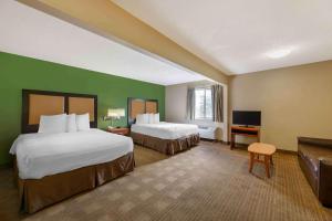 Extended Stay America Select Suites - Richmond - Innsbrook में एक कमरे में एक या कई बेड