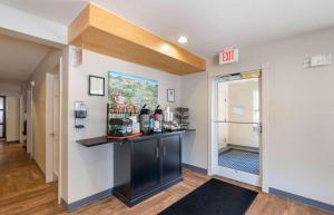 Una cocina o cocineta en Extended Stay America Suites - Richmond - Glen Allen - Short Pump