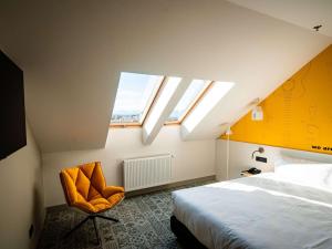 Кровать или кровати в номере Ibis Styles Sibiu Arsenal