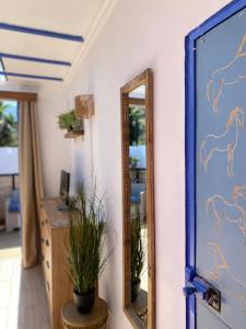 Снимка в галерията на The HorseBox a tiny villa в Суда