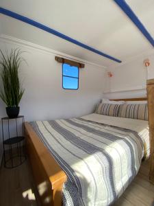 Легло или легла в стая в The HorseBox a tiny villa