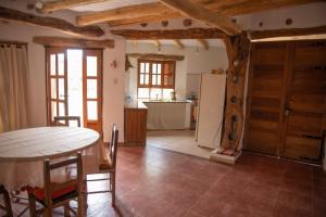 A kitchen or kitchenette at El Cerco del Trigo