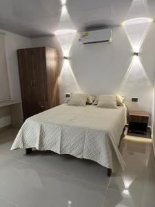 Кровать или кровати в номере Apartaestudio 2 en Barranquilla