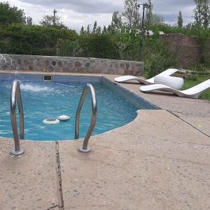 The swimming pool at or close to Paz y Vino