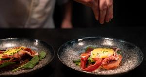 Makanan di atau berdekatan hotel