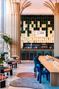 Restoran atau tempat lain untuk makan di Labtwentytwo Barcelona, a Tribute Portfolio Hotel