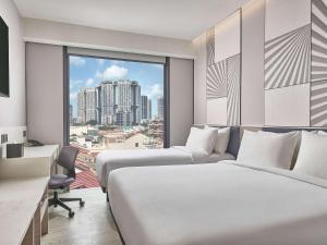 Кровать или кровати в номере Mercure ICON Singapore City Centre