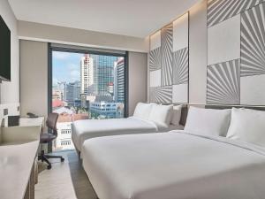 Кровать или кровати в номере Mercure ICON Singapore City Centre