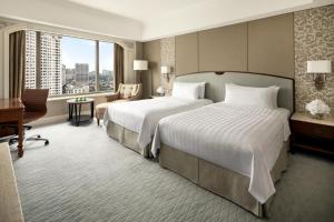 Cama ou camas em um quarto em Shangri-La Jakarta