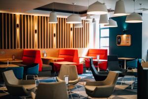 O zonă de relaxare la Holiday Inn Express Belfast City, an IHG Hotel