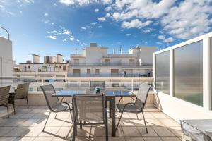 Balkon ili terasa u objektu Juan Les Pins ENTRE CIEL ET MER , dernier étage avec terrasse