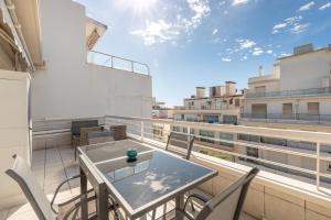 Balkon ili terasa u objektu Juan Les Pins ENTRE CIEL ET MER , dernier étage avec terrasse