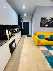 Virtuve vai virtuves zona naktsmītnē Apartment Targowa L5