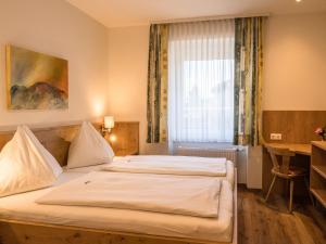 Pension Ehrenfried - Hotel garni tesisinde bir odada yatak veya yataklar