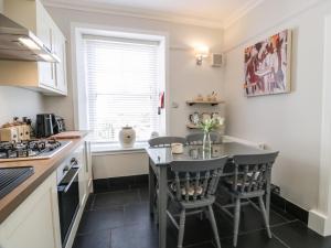 Una cocina o kitchenette en Lower Neuk