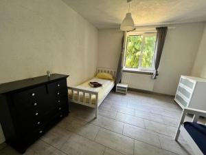 A bed or beds in a room at Jennis Bi-Bi 2 bedrooms Apartment